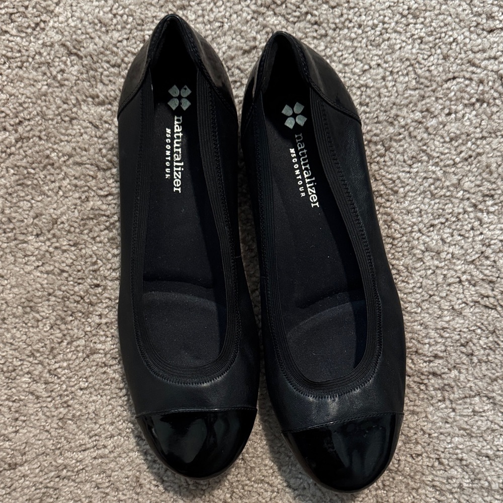 Naturalizer Black Cap-Toe Flats